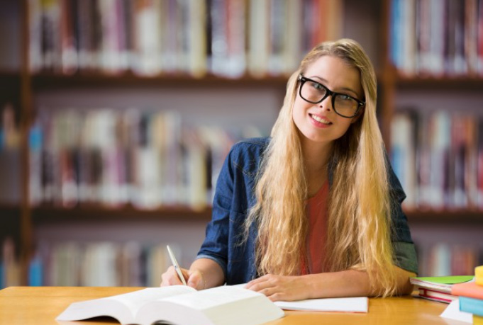 woman writing resume in Atlanta