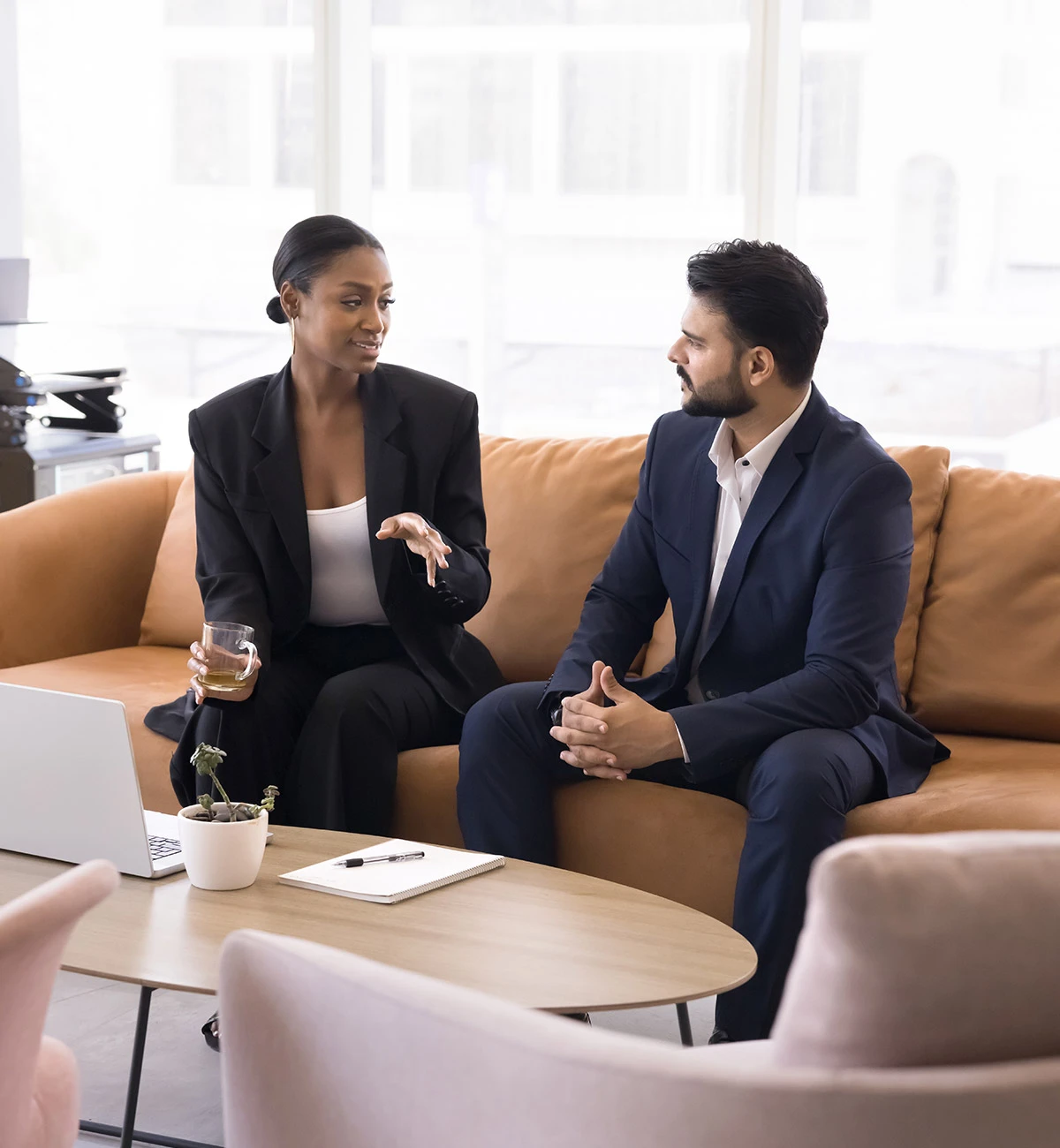 Casual job interview between candidate and recruiter